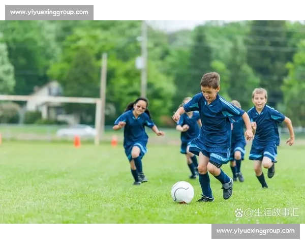 激情四溢的绿茵场上 足球比赛中的精彩瞬间与团队协作精神解析